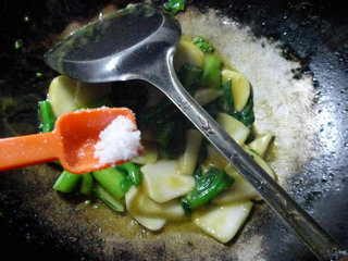 咖喱菜芯炒<a href=/shicai/mimian/NianGao/index.html target=_blank><u>年糕</u></a>