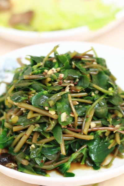 凉拌<a href=/shicai/shucai/MaChiXian/index.html target=_blank><u>马齿苋</u></a>步骤5