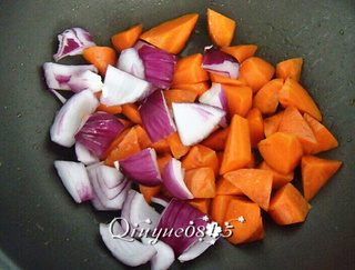 咖喱<a href=/shicai/shucai/HuLuoBo/index.html target=_blank><u>胡<a href=/shicai/shucai/LuoBo/index.html target=_blank><u>萝卜</u></a></u></a>盖饭