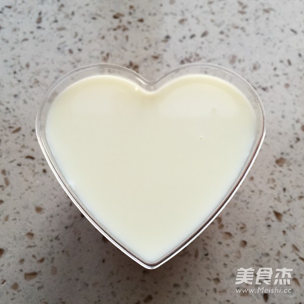 <a href=/shicai/guopin/YangMei/index.html target=_blank><u>杨梅</u></a><a href=/shicai/mimian/NiuNai/index.html target=_blank><u>牛奶</u></a>布丁的做法