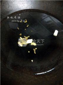 <a href=/shicai/shucai/SiGua/index.html target=_blank><u>丝瓜</u></a>肉汤