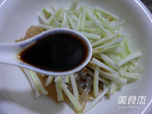 <a href=/shicai/shucai/BaiCaiGeng/index.html target=_blank><u><a href=/shicai/shucai/BaiCai/index.html target=_blank><u>白菜</u></a>梗</u></a>拌<a href=/shicai/shuichanpin/HaiZhe/index.html target=_blank><u>海蜇</u></a>的做法