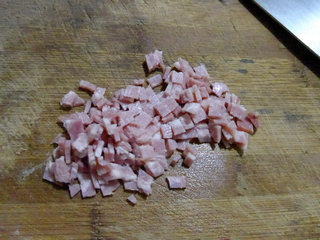 <a href=/shicai/rouqin/PeiGen/index.html target=_blank><u>培根</u></a>菜芯<a href=/shicai/mimian/YuMi/index.html target=_blank><u>玉米</u></a>糊