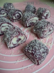 <a href=/shicai/shucai/ZiShu/index.html target=_blank><u>紫薯</u></a><a href=/shicai/shucai/ShanYao/index.html target=_blank><u>山药</u></a>糕的做法 暗恋