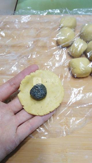 <a href=/shicai/guopin/HeiZhiMa/index.html target=_blank><u>黑<a href=/shicai/guopin/ZhiMa/index.html target=_blank><u>芝麻</u></a></u></a><a href=/shicai/shucai/HongShu/index.html target=_blank><u>红薯</u></a>汤圆