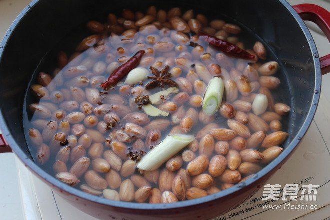 <a href=/shicai/shucai/QinCai/index.html target=_blank><u>芹菜</u></a><a href=/shicai/mimian/FuZhu/index.html target=_blank><u>腐竹</u></a><a href=/shicai/guopin/HuaSheng/index.html target=_blank><u>花生</u></a>米的做法