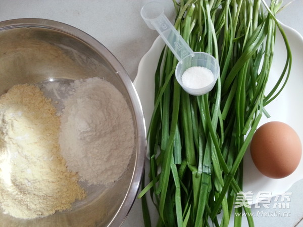 <a href=/shicai/mimian/HuangMiMian/index.html target=_blank><u><a href=/shicai/mimian/HuangMi/index.html target=_blank><u>黄米</u></a>面</u></a><a href=/shicai/rouqin/JiDan/index.html target=_blank><u>鸡蛋</u></a><a href=/shicai/shucai/JiuCai/index.html target=_blank><u>韭菜</u></a>饼的做法