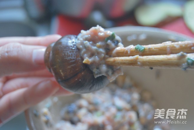 <a href=/shicai/shuichanpin/TianLuo/index.html target=_blank><u>田螺</u></a>塞肉的做法