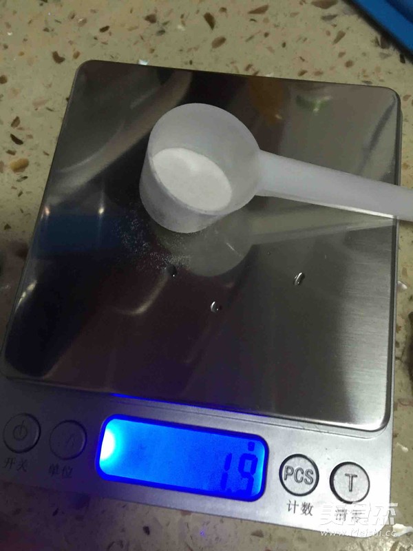 <a href=/shicai/guopin/BaiXiangGuo/index.html target=_blank><u>百香果</u></a>果酱的做法