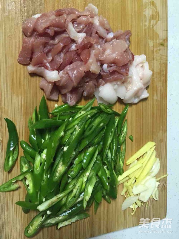 <a href=/shicai/shucai/QingJiao/index.html target=_blank><u>青椒</u></a>炒肉的做法