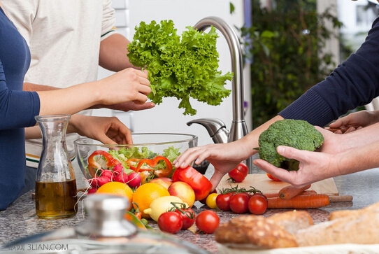 夏季应如何预防食物中毒