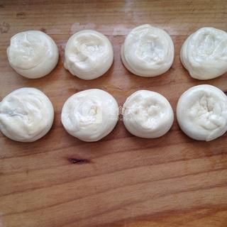 <a href=/shicai/rouqin/NiuRou/index.html target=_blank><u>牛肉</u></a>酥饼