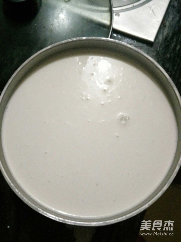 自制<a href=/shicai/shucai/HongShu/index.html target=_blank><u>红薯</u></a>凉粉的做法