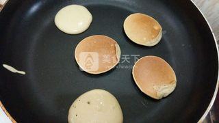 <a href=/shicai/guopin/XianJiao/index.html target=_blank><u>香蕉</u></a>饼