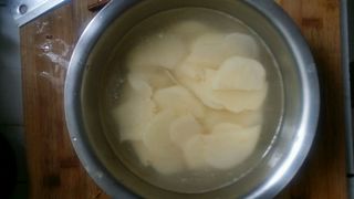 凉拌<a href=/shicai/shucai/TuDou/index.html target=_blank><u>土豆</u></a>片