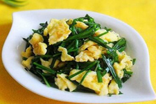 <a href=/shicai/shucai/JiuCai/index.html target=_blank><u>韭菜</u></a>炒<a href=/shicai/rouqin/JiDan/index.html target=_blank><u>鸡蛋</u></a>的做法大全