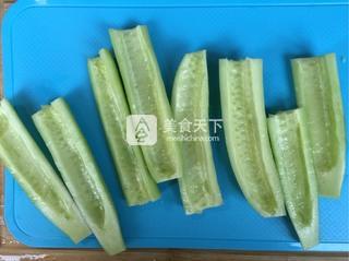 清炒<a href=/shicai/shucai/HuangGua/index.html target=_blank><u>黄瓜</u></a>