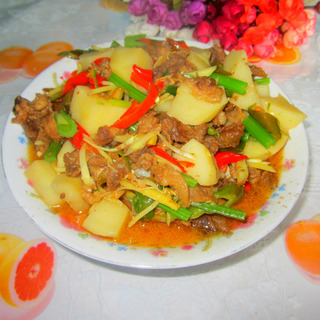 <a href=/shicai/shucai/TuDou/index.html target=_blank><u>土豆</u></a>烧<a href=/shicai/rouqin/NiuNan/index.html target=_blank><u>牛腩</u></a>