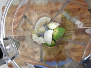 <a href=/shicai/guopin/NuiYouGuo/index.html target=_blank><u><a href=/shicai/guopin/NiuYouGuo/index.html target=_blank><u>牛油果</u></a></u></a>香<a href=/shicai/guopin/Li/index.html target=_blank><u>梨</u></a>奶昔