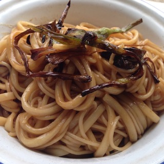 <a href=/shicai/diaoweipin/CongYou/index.html target=_blank><u>葱油</u></a>拌面