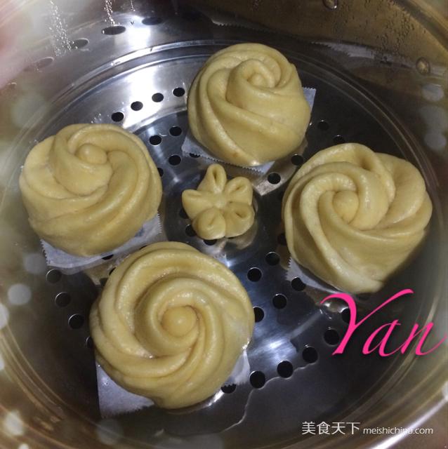 <a href=/shicai/shucai/NanGua/index.html target=_blank><u>南瓜</u></a>玫瑰馒头