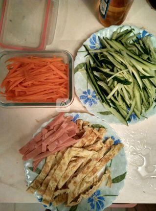 简单的韩式<a href=/shicai/shuichanpin/ZiCai/index.html target=_blank><u>紫菜</u></a>包饭