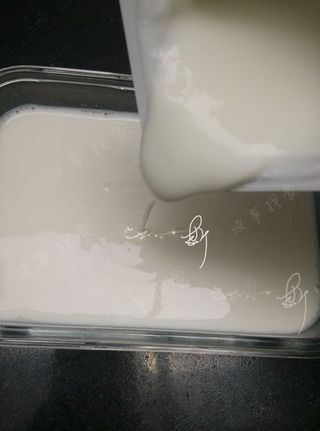 自制<a href=/shicai/mimian/SuanNai/index.html target=_blank><u>酸奶</u></a>