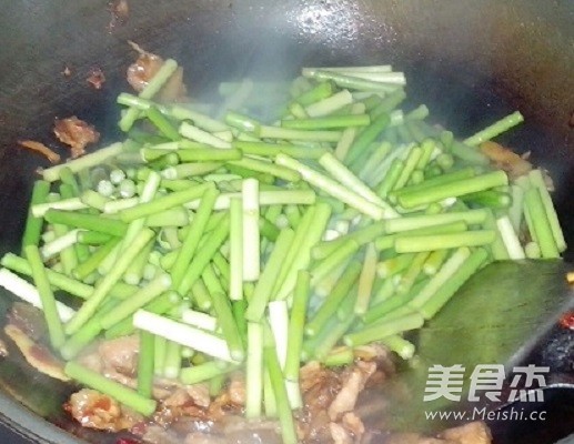 蒜苔炒肉的做法