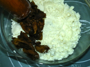 <a href=/shicai/guopin/Zao/index.html target=_blank><u>枣</u></a>泥<a href=/shicai/yaoshi/FuLing/index.html target=_blank><u>茯苓</u></a><a href=/shicai/shucai/ShanYao/index.html target=_blank><u>山药</u></a>糕