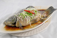 清蒸<a href=/shicai/shuichanpin/GuiYu/index.html target=_blank><u>桂鱼</u></a>的做法大全