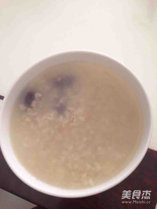 红<a href=/shicai/guopin/Zao/index.html target=_blank><u>枣</u></a><a href=/shicai/mimian/YanMai/index.html target=_blank><u>燕麦</u></a>粥的做法