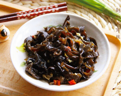 黑<a href=/shicai/shucai/MuEr/index.html target=_blank><u>木耳</u></a>对健康有5大益处    