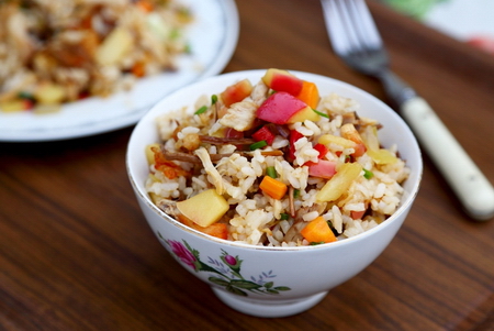 <a href=/shicai/guopin/PingGuo/index.html target=_blank><u>苹果</u></a>鸡丝炒饭