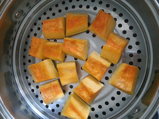 <a href=/shicai/shucai/NanGua/index.html target=_blank><u>南瓜</u></a><a href=/shicai/rouqin/PeiGen/index.html target=_blank><u>培根</u></a>卷