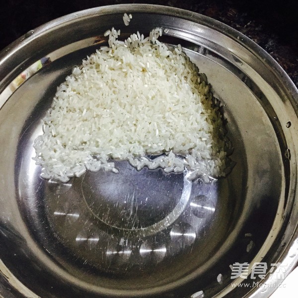 <a href=/shicai/shucai/JieCai/index.html target=_blank><u>芥菜</u></a>鱼片粥的做法