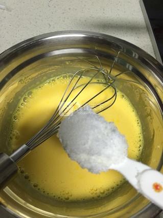 土<a href=/shicai/rouqin/JiDan/index.html target=_blank><u>鸡蛋</u></a>的<a href=zt/qifengdg target=_blank><u>戚风蛋糕</u></a>