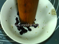 核<a href=/shicai/guopin/Tao/index.html target=_blank><u>桃</u></a>五味子蜜糊