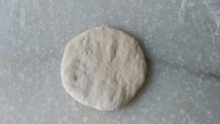 <a href=/shicai/mimian/NiuNai/index.html target=_blank><u>牛奶</u></a><a href=/shicai/guopin/XingRen/index.html target=_blank><u><a href=/shicai/guopin/Xing/index.html target=_blank><u>杏</u></a>仁</u></a>花环<a href=/shicai/mimian/MianBao/index.html target=_blank><u>面包</u></a>