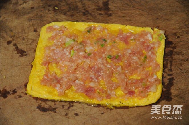 节日宴客菜——<a href=/shicai/rouqin/ZhuRou/index.html target=_blank><u>猪肉</u></a><a href=/shicai/rouqin/JiDan/index.html target=_blank><u>鸡蛋</u></a>铜钱卷的做法