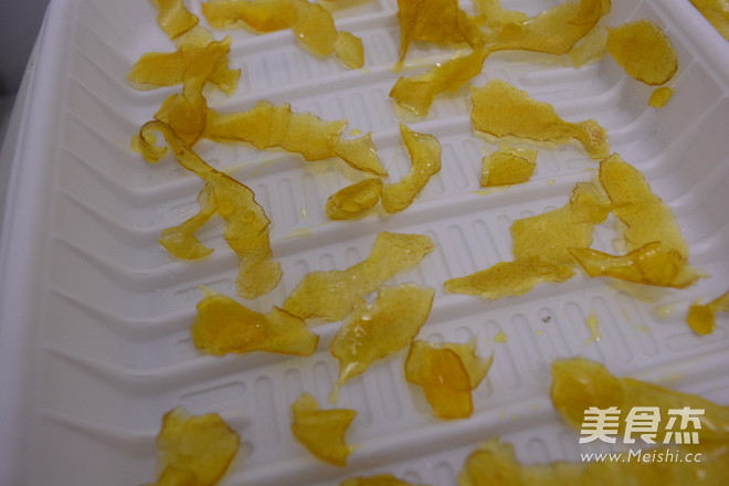 <a href=/shicai/guopin/YouZi/index.html target=_blank><u>柚子</u></a>皮糖的做法