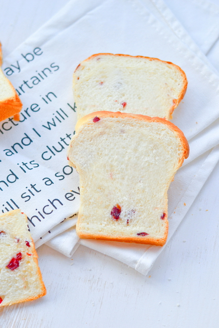 中种<a href=/shicai/guopin/ManYueMei/index.html target=_blank><u>蔓越莓</u></a><a href=/shicai/mimian/NaiYou/index.html target=_blank><u>奶油</u></a><a href=/shicai/mimian/TuSi/index.html target=_blank><u>吐司</u></a>