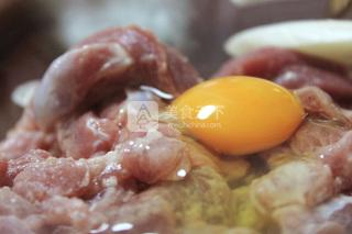 糖<a href=/shicai/diaoweipin/Cu/index.html target=_blank><u>醋</u></a><a href=/shicai/rouqin/LiJi/index.html target=_blank><u>里脊</u></a>