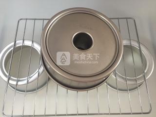 8寸中空<a href=zt/qifengdg target=_blank><u>戚风蛋糕</u></a>