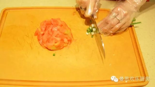 教你做甜甜不长肉的——<a href=/shicai/shucai/HongShu/index.html target=_blank><u>红薯</u></a>面的做法