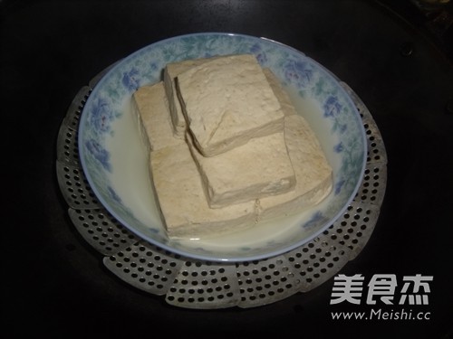 蒸臭<a href=/shicai/mimian/DouFu/index.html target=_blank><u>豆腐</u></a>的做法