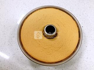 8寸中空<a href=zt/qifengdg target=_blank><u>戚风蛋糕</u></a>