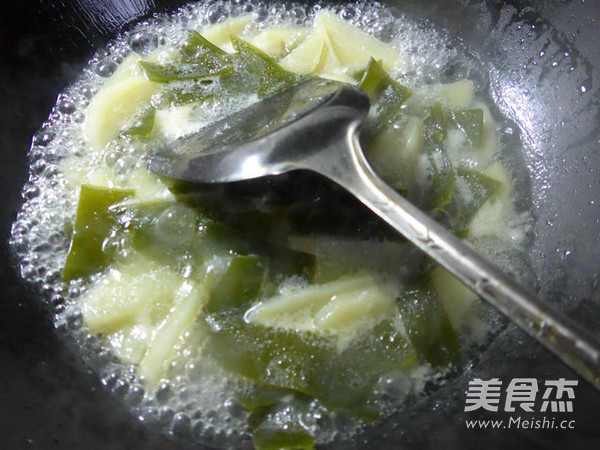 <a href=/shicai/shuichanpin/HaiDai/index.html target=_blank><u>海带</u></a>煮<a href=/shicai/shucai/TuDou/index.html target=_blank><u>土豆</u></a>的做法