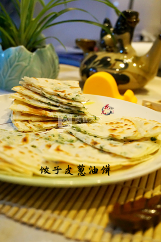 <a href=/shicai/mimian/JiaoZiPi/index.html target=_blank><u>饺子皮</u></a>做<a href=/shicai/diaoweipin/CongYou/index.html target=_blank><u>葱油</u></a>饼