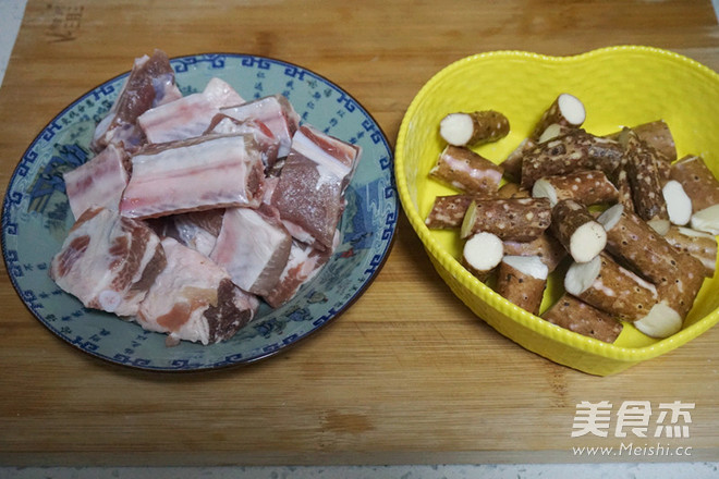 <a href=/shicai/shucai/ShanYao/index.html target=_blank><u>山药</u></a>炖<a href=/shicai/rouqin/PaiGu/index.html target=_blank><u>排骨</u></a>的做法