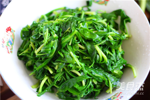 #格琳诺尔#<a href=/shicai/mimian/XiangGan/index.html target=_blank><u>香干</u></a><a href=/shicai/shucai/MaLanTou/index.html target=_blank><u>马兰头</u></a>的做法